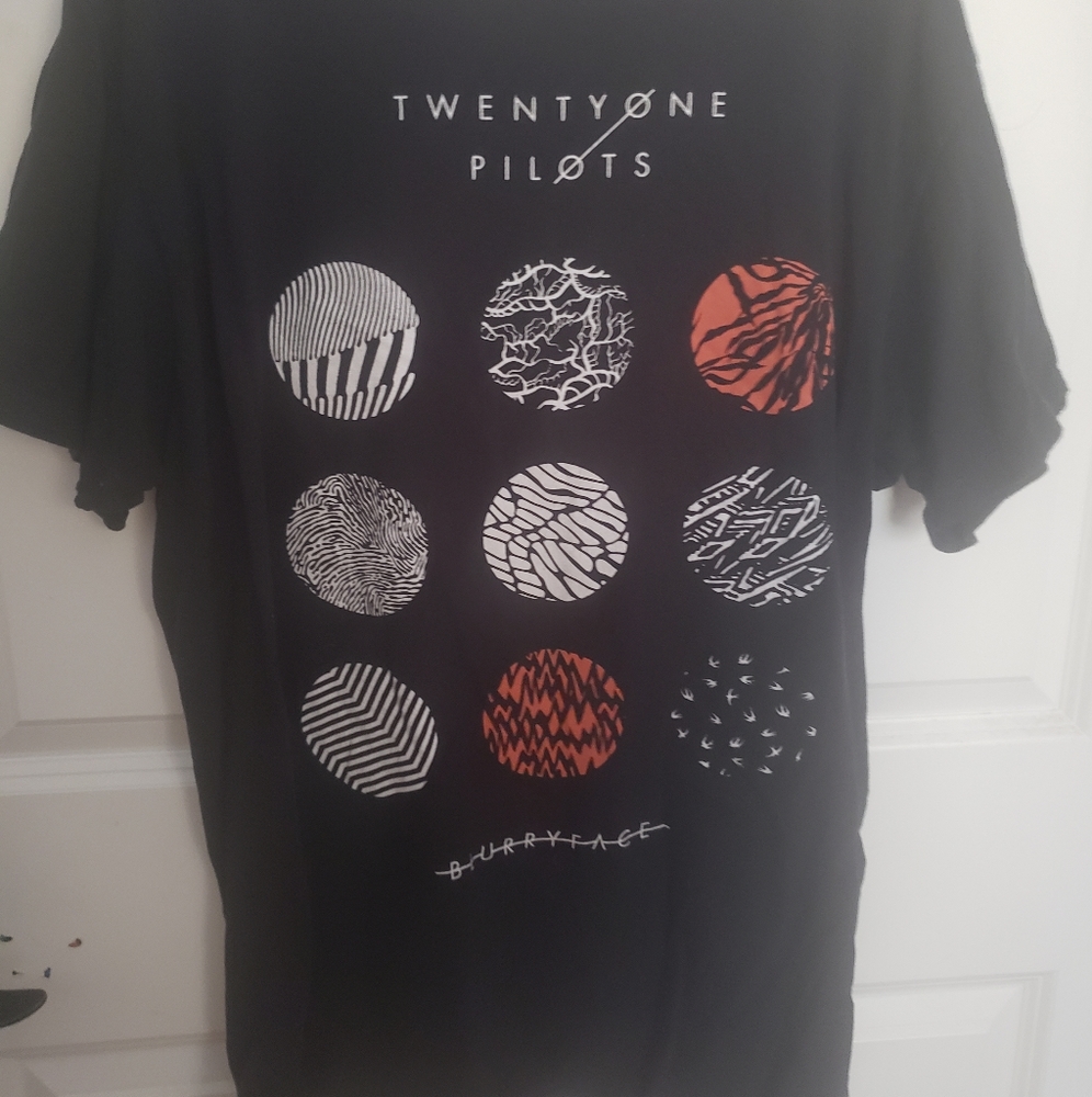 Twenty One Pilots Hot Topic t-shirt